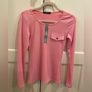 NWOT SHEILAY SMALL LONG SLEEVE RIBBED TOP WITH FAUX POCKET AND A ZIPPER AT BUST
